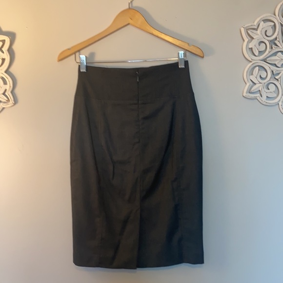 Dark grey pencil skirt w/mini slit in middle - Picture 2 of 2